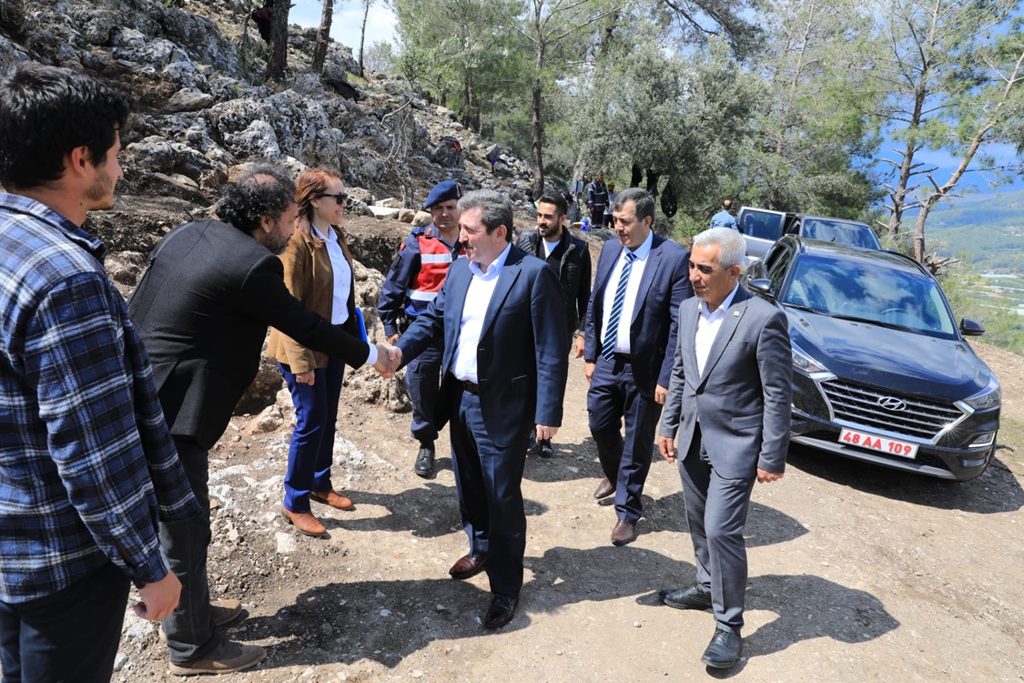 Muğla Valimiz Sayın Orhan TAVLI ; İlçemiz Şerefler Mahallesinde yer alan  Kalynda Antik Kent kazı çalışmalarını yerinde inceledi.